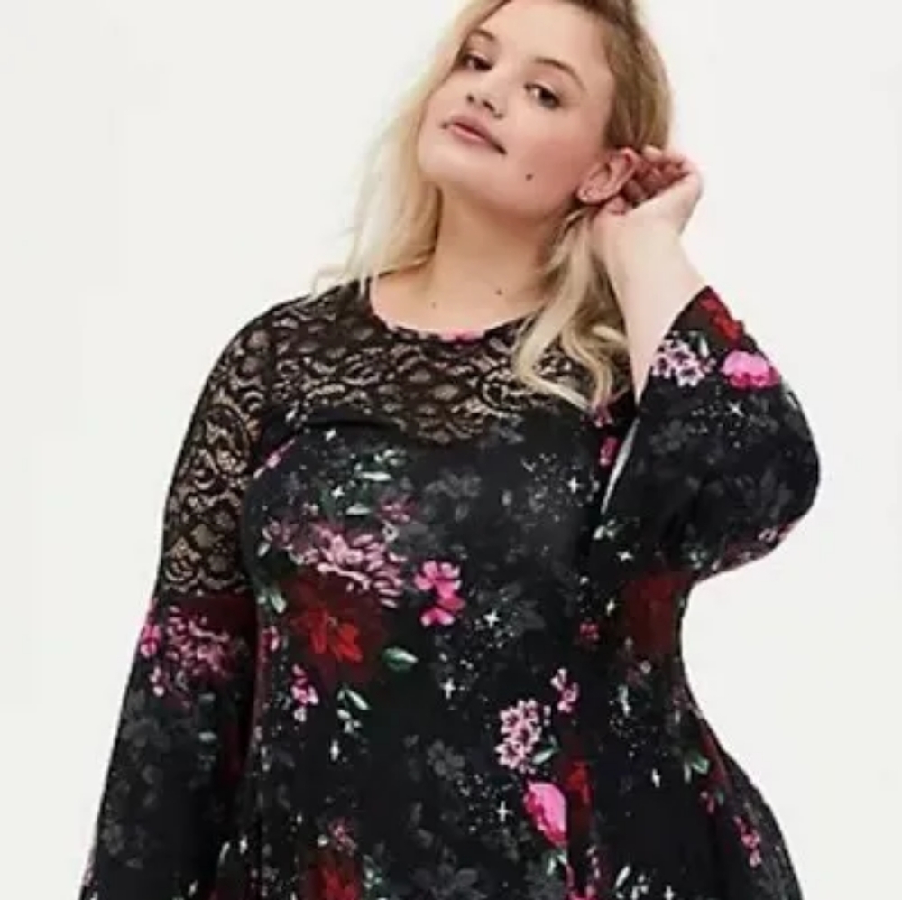 Torrid Floral Bell Sleeve Lace Dress Size 3